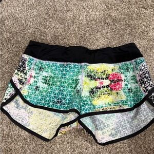 Lululemon speed up shorts 2.5”